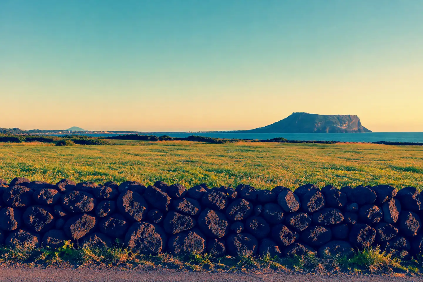 jeju-wall.jpg after Teal & Orange